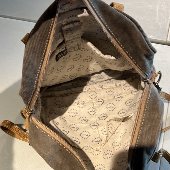 Myra Bag Messenger Crossbody Bag - Picture 8 of 9